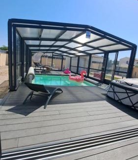 Carpentras House | L'Aurore suite de charme, clim jacuzzi, sauna, piscine chauffée cuisine.