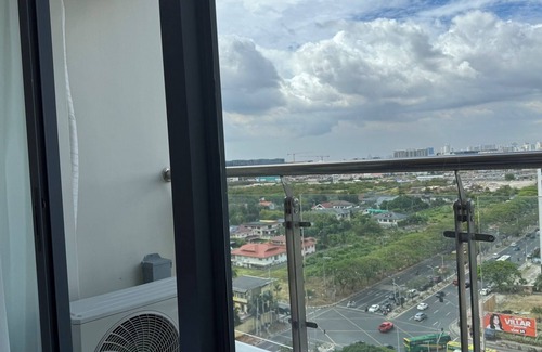 Tambo Apartment | L.CONDOTEL | Private Suite w/Balcony, TV & Fridge – Near MOA & Airport
