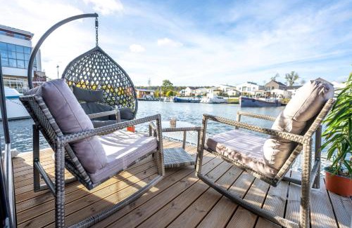L'Isle-Adam Boat Rental | L'Escale Royale L'Isle Adam Port - Oise