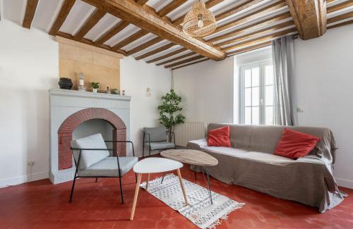 Luc-sur-Mer House | L'escalier rouge - Maison rénovée avec cour