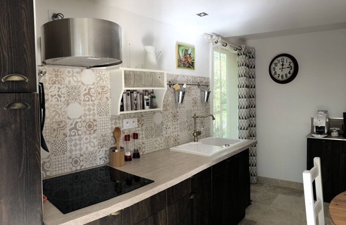 Uchaux House | L'Etang des Cigales : Gite des Acacias