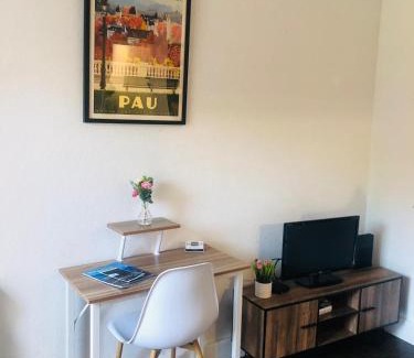 Pau Nord Apartment | L'Etoile Paloise -Terrasse &Wifi &parking &piscine