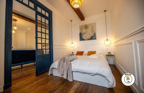 Centre Ville Apartment | L'Haussmann, Rare, Appartement Vue Château et Palmiers
