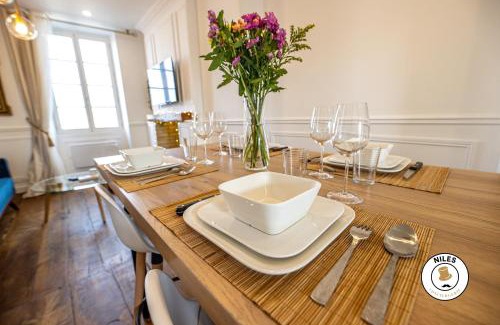 Centre Ville Apartment | L'Haussmann, Rare, Appartement Vue Château et Palmiers