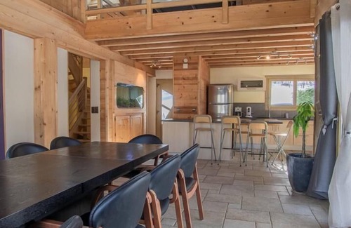 Le Noyer House | L'INSTANT PRESENT - THE WALNUT TREE