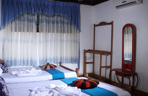 Pahala Maragahawewa Bed & Breakfast | L.L.Tourist Inn & Safari jeeps
