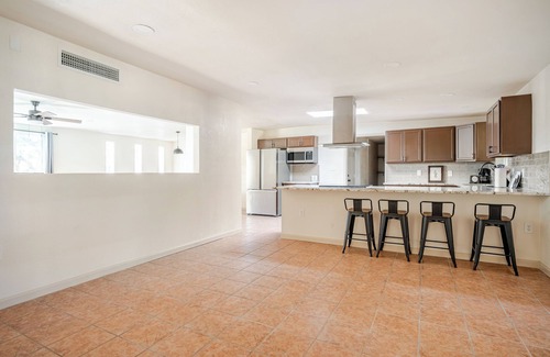 Sierra Vista House | l NEW l 5BR/3BTH Large & Modern Home sitting in 1 acre lot l Centrally Located