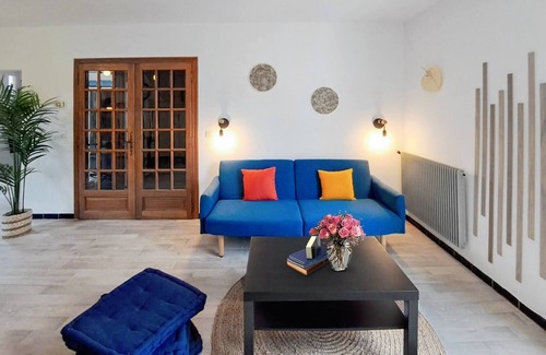 Les Hauts de Massane Villa | L'Olivier villa avec jardin et climatisation