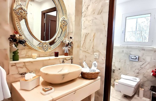 Les Berges Du Lac II House | L'Orchidée - Luxury Suites