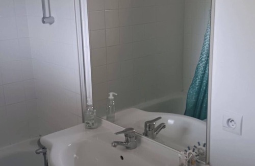 Equemauville Apartment | L, orchid