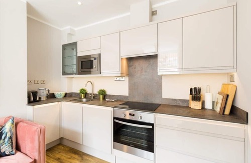 Leamington Spa Apartment | L-Spa Boutique Apartments - Chic hideaway studio apartment