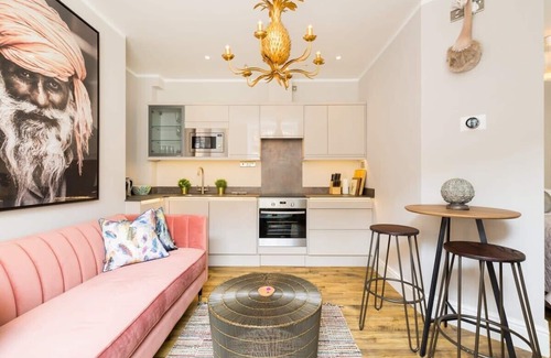 Leamington Spa Apartment | L-Spa Boutique Apartments - Chic hideaway studio apartment