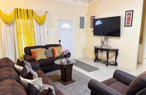Falmouth House | L&V Paradise Vacation Home with Pool and Gym