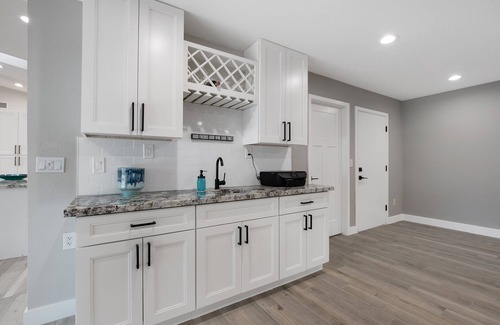Paradise Manor House | L2 EV, 5Br 3Ba, 2 Master Suites, Split Floorplan, Heated Pool on Large Lot