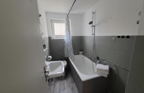 Geilenkirchen Apartment | L21-Apartment Geilenkirchen OT Teveren, 3 Zimmer, 5 Betten, Standardisierte Ausstattung, ideal für Reisende, Pendler, Familien