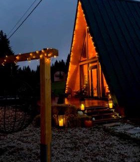 Marisel Ski Chalet | La Știubei Cabin