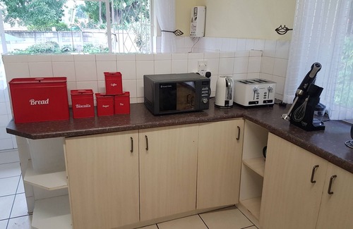 Harare House | LA 69 Holiday Home - modern, secure and clean 3-bedroomed house in Belvedere.