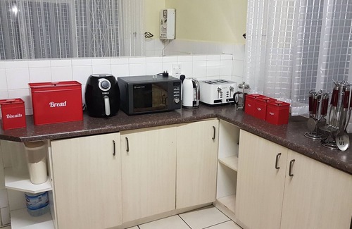 Harare House | LA 69 Holiday Home - modern, secure and clean 3-bedroomed house in Belvedere.
