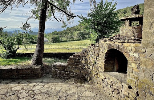 Coscojuela de Sobrarbe House | La Abadía with terrace, garden and barbecue