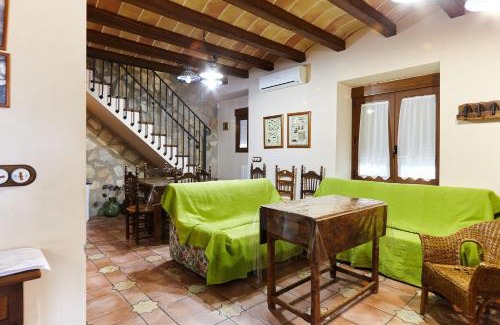 Martos House | La Acacia