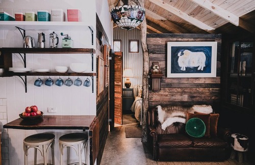 Wandiligong Cabin | La Baracca - Reconnect with the simple pleasures of life.