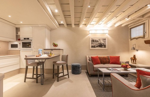 Dorsoduro Apartment | La Baruffa with Private Garden