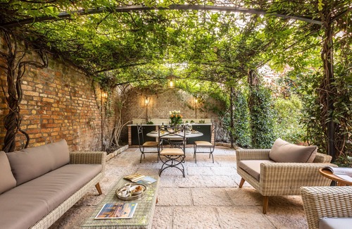 Dorsoduro Apartment | La Baruffa with Private Garden