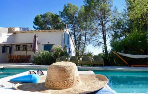 Lorgues Villa | La Bastide Blanche Magnifique villa 5 étoiles 5 chambres et piscine privée sur 6500 m VAR