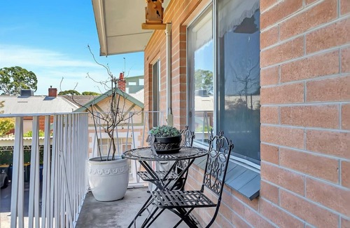 Unley Apartment | La Belle Fleur Vintage Allure near Parklands and CBD