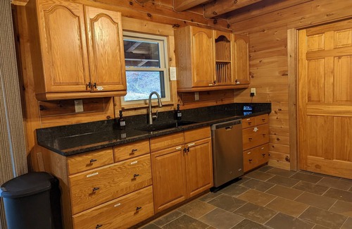 Laurelville Cabin | La Bellota Cabin - Secluded, Hot Tub, Sauna, Game Room, Massage Chair