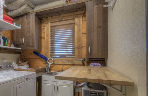 Fort Garland House | La Blanca Vista Lodge-Epic Mt. Blanca Views, Minutes from Mtn. Home Reservoir!