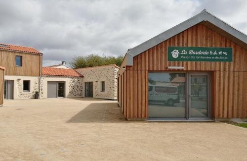 Vaire House | LA BORDERIE - MAISON DES RANDONNEES - Gîte étape - gîte de groupe