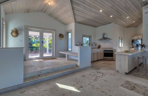 North Palmetto Point Hotel | La Bougainvillea Hotel and Villas