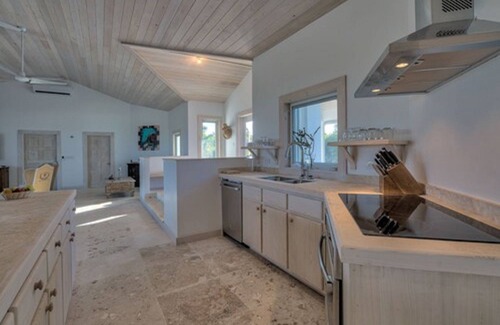 North Palmetto Point Hotel | La Bougainvillea Hotel and Villas