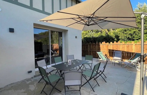 Ver-sur-Mer Villa | La Bourrasque - Superb villa 70 metres from the sea!