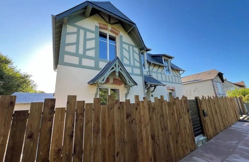 Ver-sur-Mer Villa | La Bourrasque - Superb villa 70 metres from the sea!