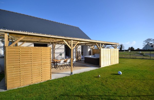 Plancoet House | La Bulle Emeraude - Private Spa (6 Pers including 4 Adults)