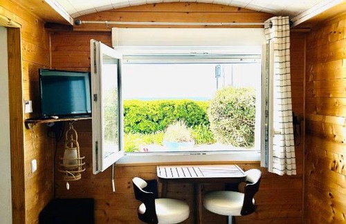 Barneville-Carteret Bed & Breakfast | "La Cabine"