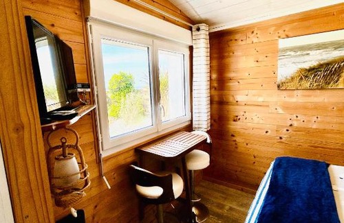 Barneville-Carteret Bed & Breakfast | "La Cabine"
