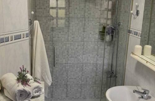 Llames de Pria Cottage | LA Carlota