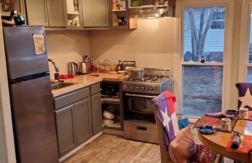 Shamrock House | La Casa Amarilla - a cozy home in Friendly Small Texan Town