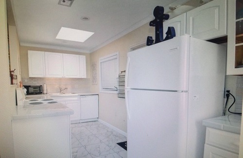 Edgewater House | LA CASA AZUL 3 B.R. SALT WATERFRONT HOME., 3 MINS FROM BEACH & COMM. POOL!"