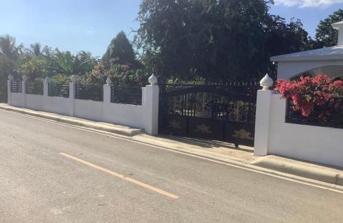 Guayubin Villa | La Casa Blanca