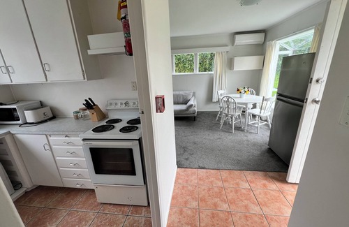 Epsom Apartment | La Casa Bonita Auckland Beautiful Apartment with Garden Views next 2 New Market.