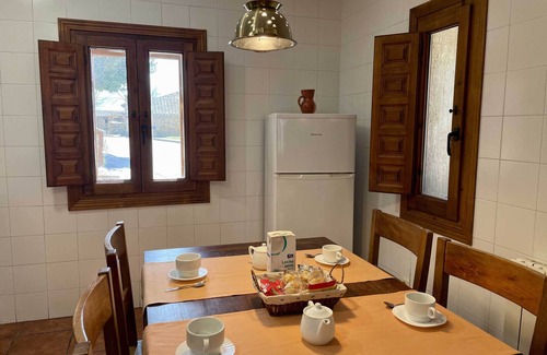 Madarcos House | La Casa de la Maestra 1 is a charming house, typical of a town, with a warm and welcoming decoration.