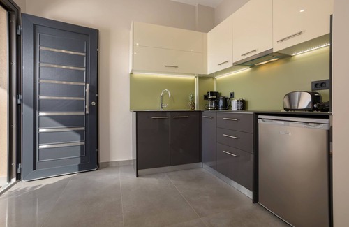 Agrilia Apartment | La casa de zante - Ground Floor Suite