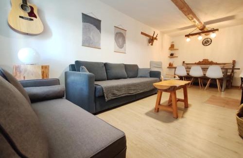 Tragacete House | La Casa del Norte