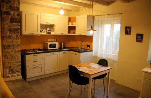 Giucano Apartment | La Casa del Sole a Cosy Nest in Lunigiana, Tuscany