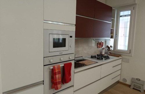 Bolognina Apartment | La CASA di LUCA-Fiera e Stazione-Private Parking