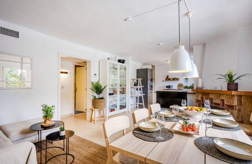 Cala Santany Ski Chalet | La Casa Escaniana Cozy Holiday house with a Heated Pool, Only 200 m from the Beach in Cala Santanyi